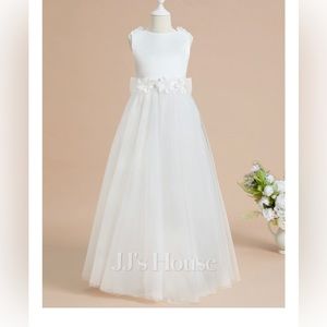 White flower girl dress. Never worn.